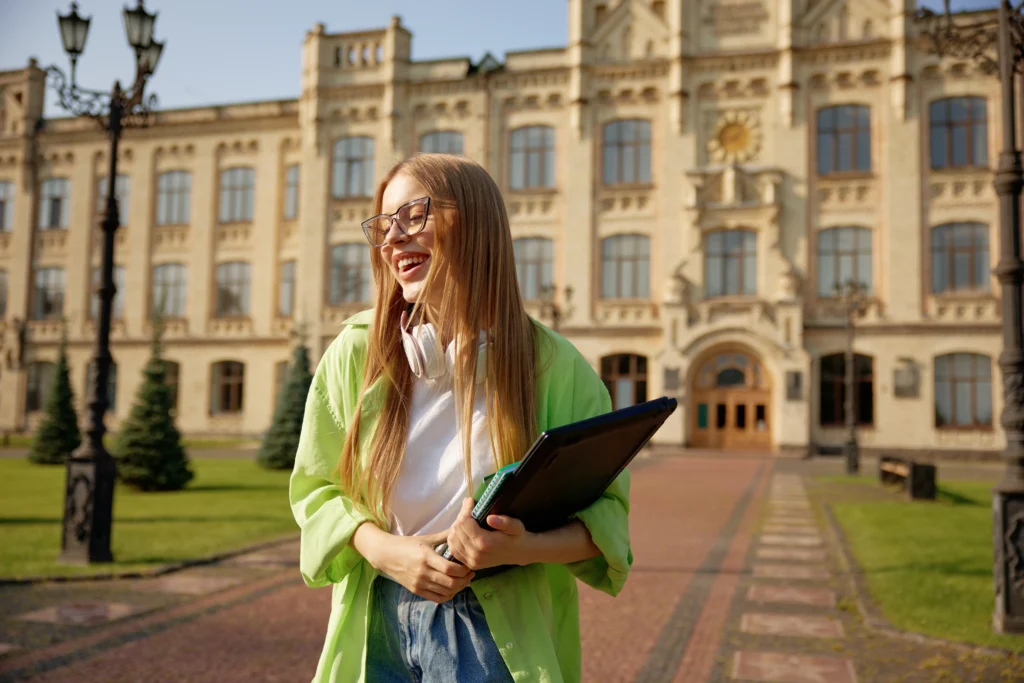 Online Virtual Campus Tours: Tour Your Dream University.