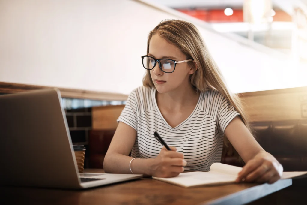 How to Turn Personal Experiences into Winning College Application Essays